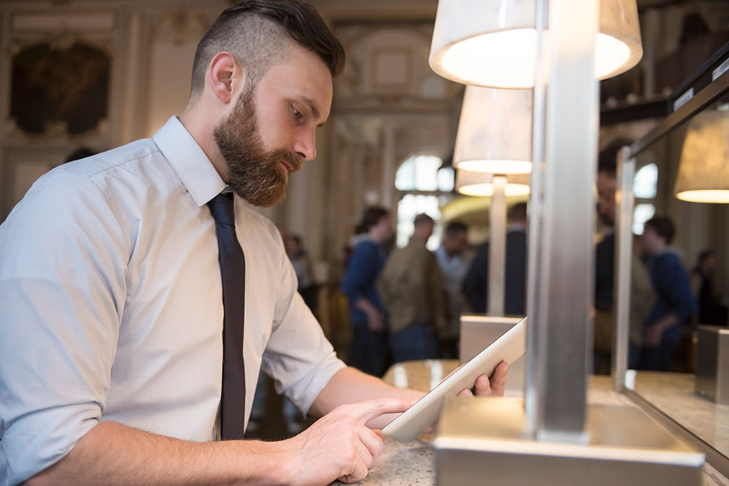 Aumenta las reservas directas de tu hotel optimizando tu web. Descubre 7 consejos clave para mejorar la conversión y potenciar tus ventas